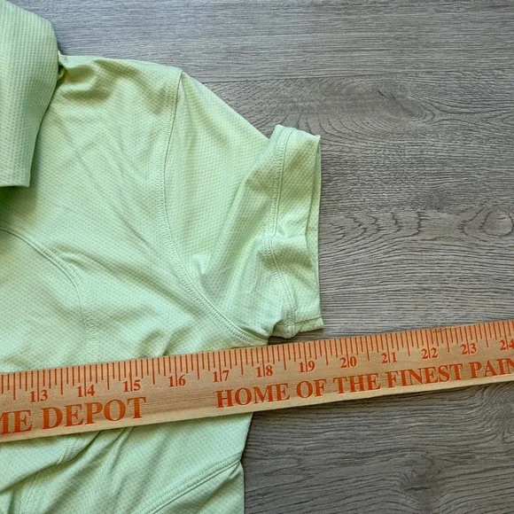 Lululemon Women's Size 8 Quick Drying Short Sleeve Polo Shirt Performance Elle - Picture 8 of 10